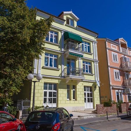 Apartments Villa Katarina Selce Bagian luar foto