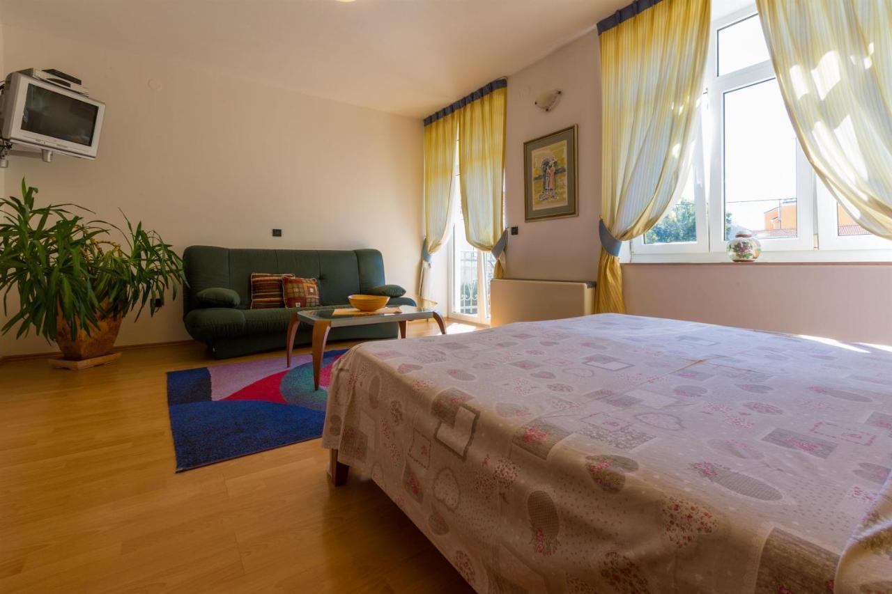 Apartments Villa Katarina Selce Bagian luar foto