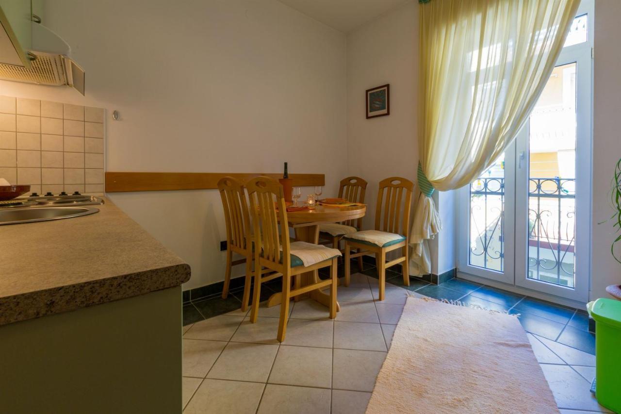 Apartments Villa Katarina Selce Bagian luar foto